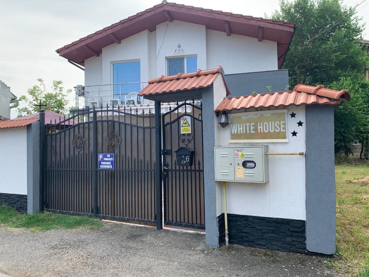 White House Guest House Hunedoara Exteriör bild